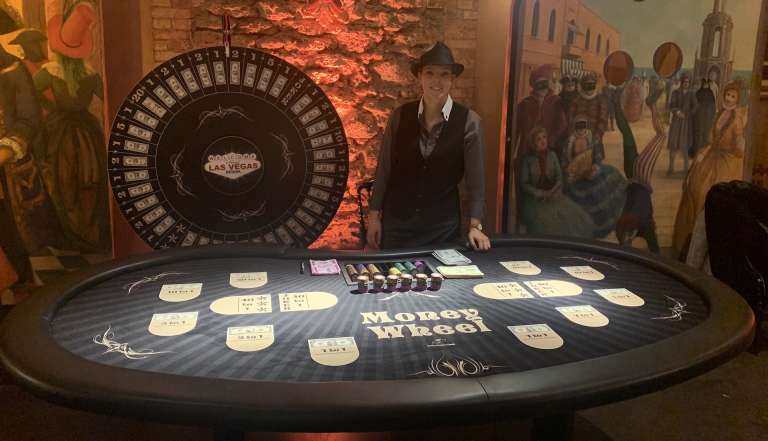 Partie de roue de la chance avec croupier